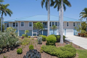 Gorgeous 5 Bedroom Home with Heated Pool and Spa